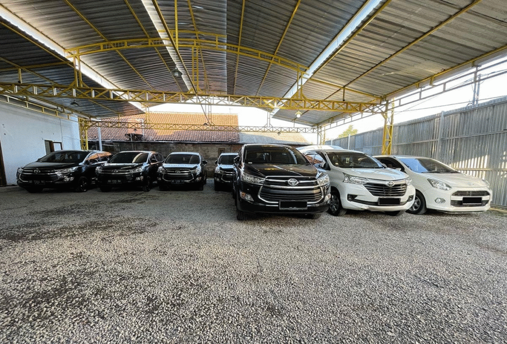 rental mobil Jogja, sewa mobil murah Jogja, transportasi wisata Jogja, liburan hemat Jogja, rental mobil keluarga Jogja