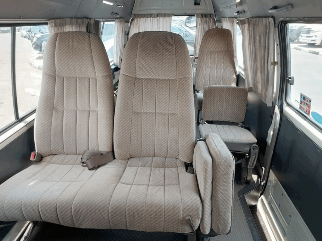 Kapasitas Ideal Hiace 8 Seater