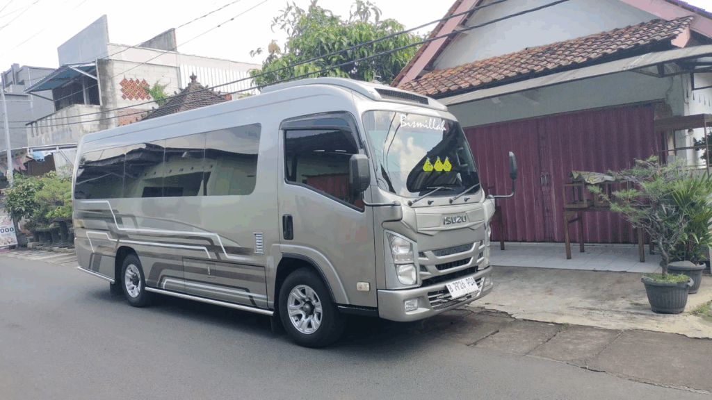 Mengapa Memilih Carteran Elf untuk Perjalanan Rombongan?