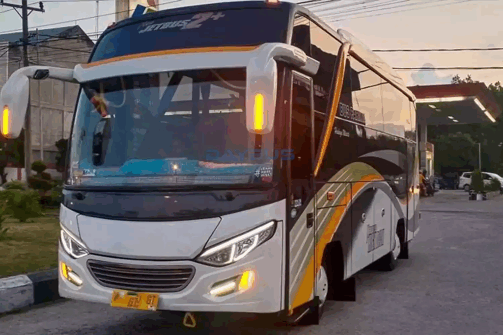 Mengapa Rental Medium Big Bus Surabaya Jadi Tren 2025?