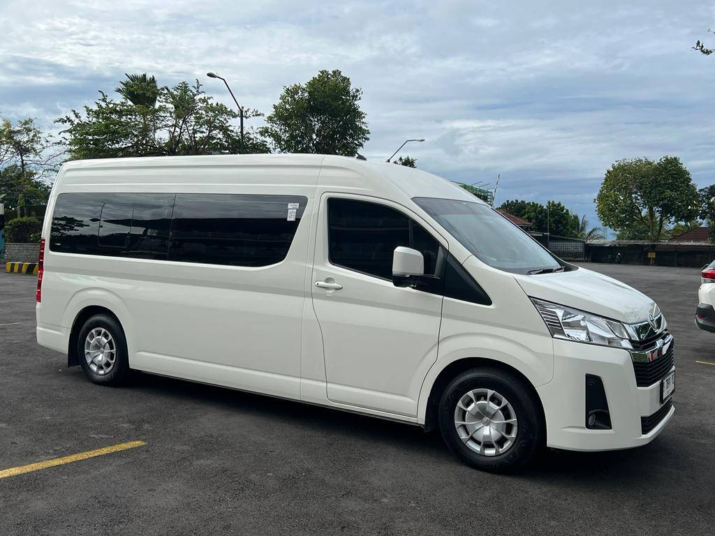 Kenapa Pilih Rental Hiace Premio Jakarta?